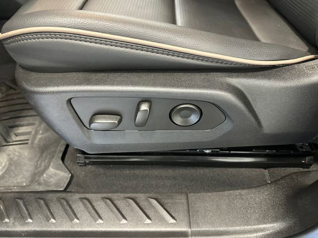 Used 2024 GMC Canyon Denali image 34