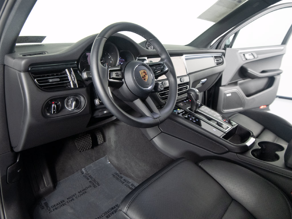 Certified 2026 Porsche Macan AWD/4WD image 16
