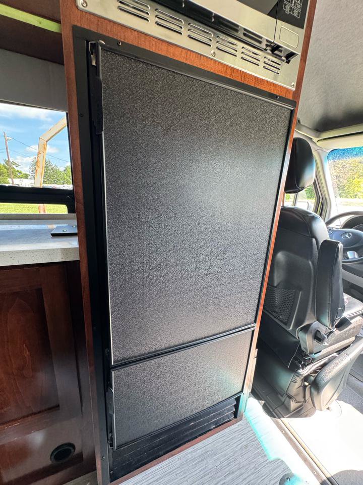 Used 2017 Mercedes-Benz Sprinter 3500 image 17