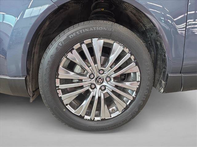 Used 2023 Toyota Venza XLE AWD/4WD image 23