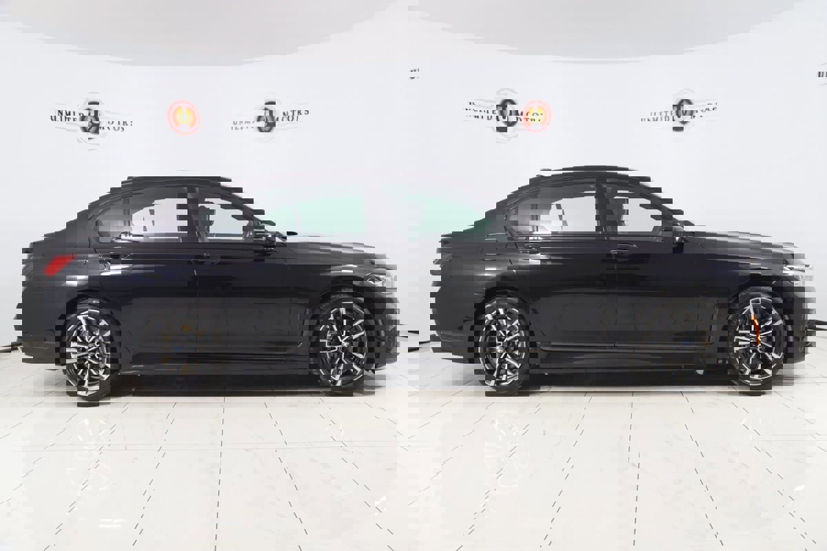 Used 2022 BMW 750i xDrive w/ M Sport Package image 2