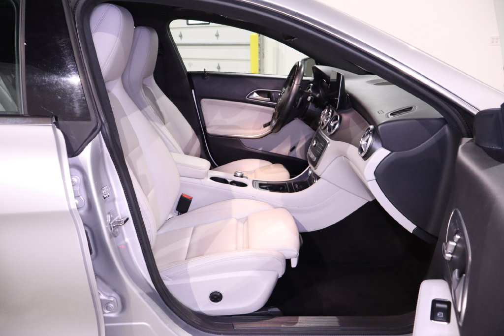 Used 2018 Mercedes-Benz CLA 250 image 31