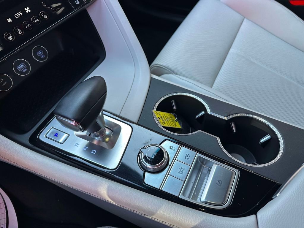 Used 2025 Genesis G70 2.5T AWD/4WD image 28
