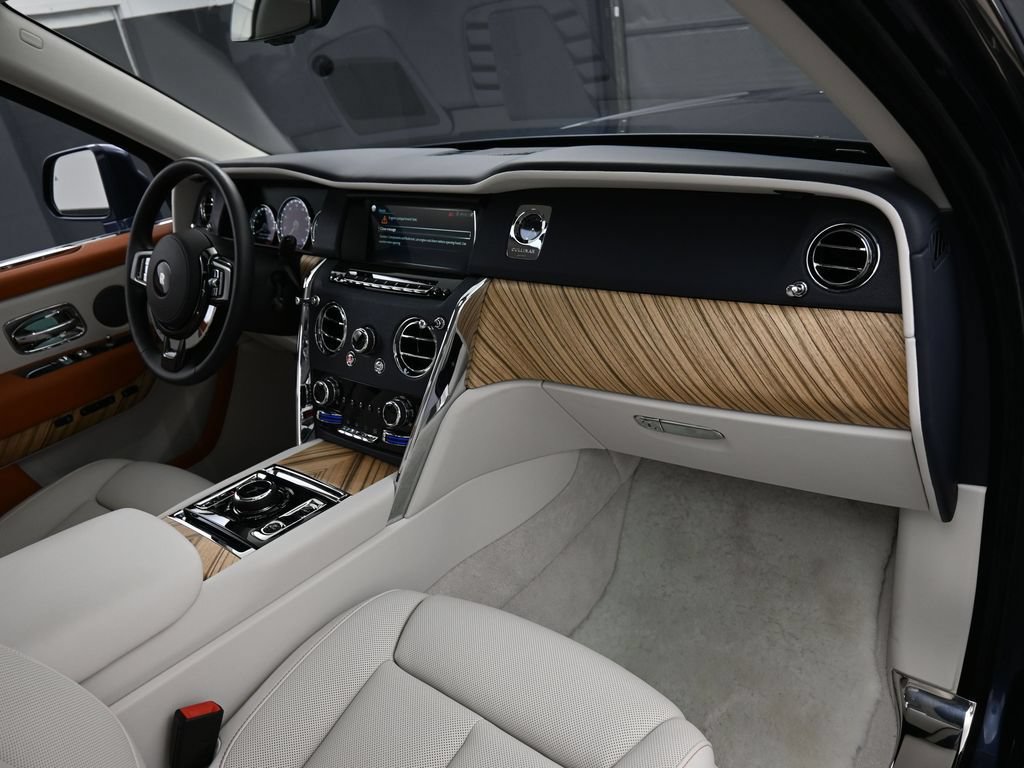 Certified 2024 Rolls-Royce Cullinan AWD/4WD image 33