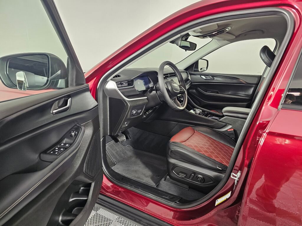 Used 2023 Jeep Grand Cherokee L Laredo AWD/4WD image 17