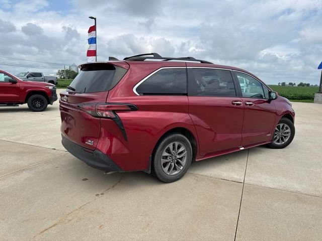 Used 2021 Toyota Sienna XLE AWD/4WD image 7