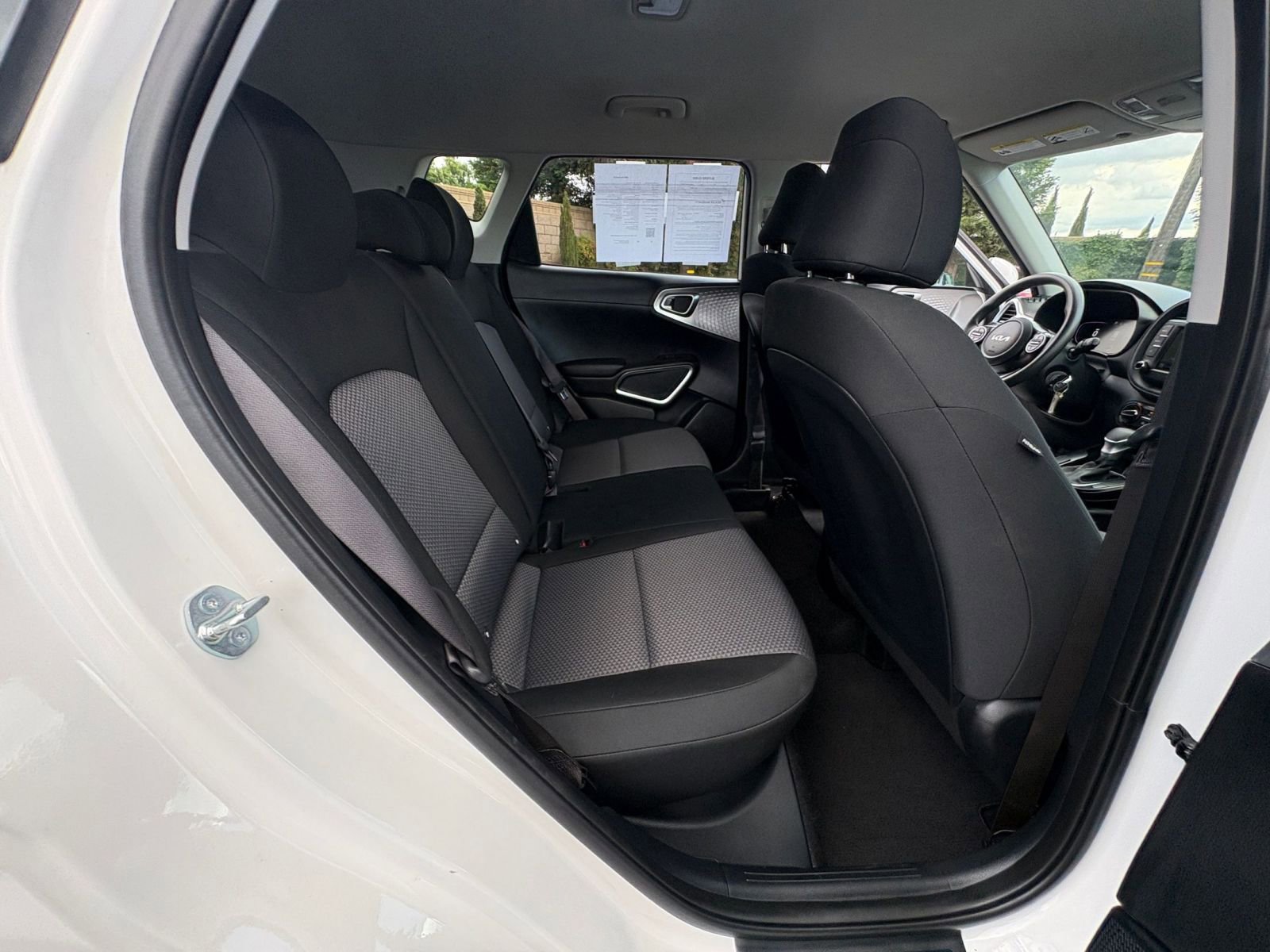Used 2025 Kia Soul LX w/ LX Technology Package FWD image 23