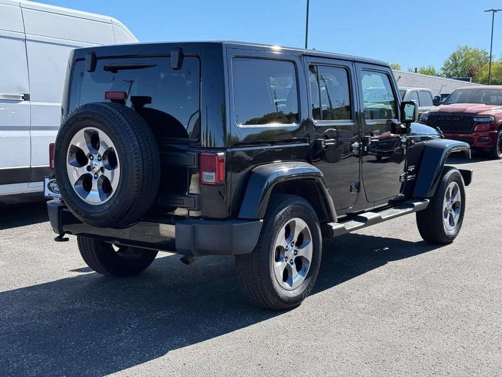 Used 2016 Jeep Wrangler Unlimited Sahara w/ Connectivity Group AWD/4WD image 3