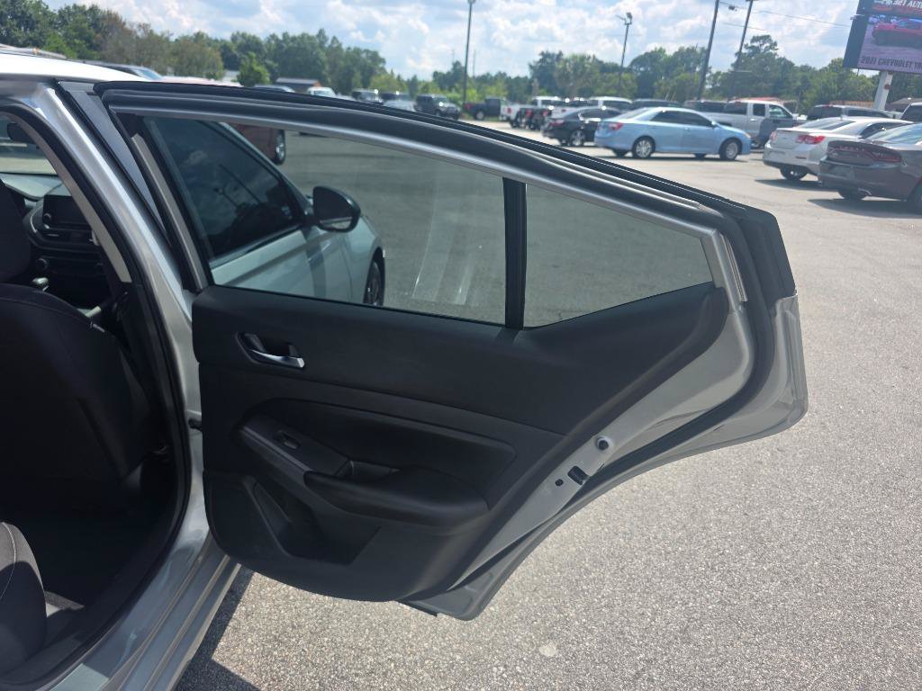 Used 2022 Nissan Altima 2.5 S FWD image 12