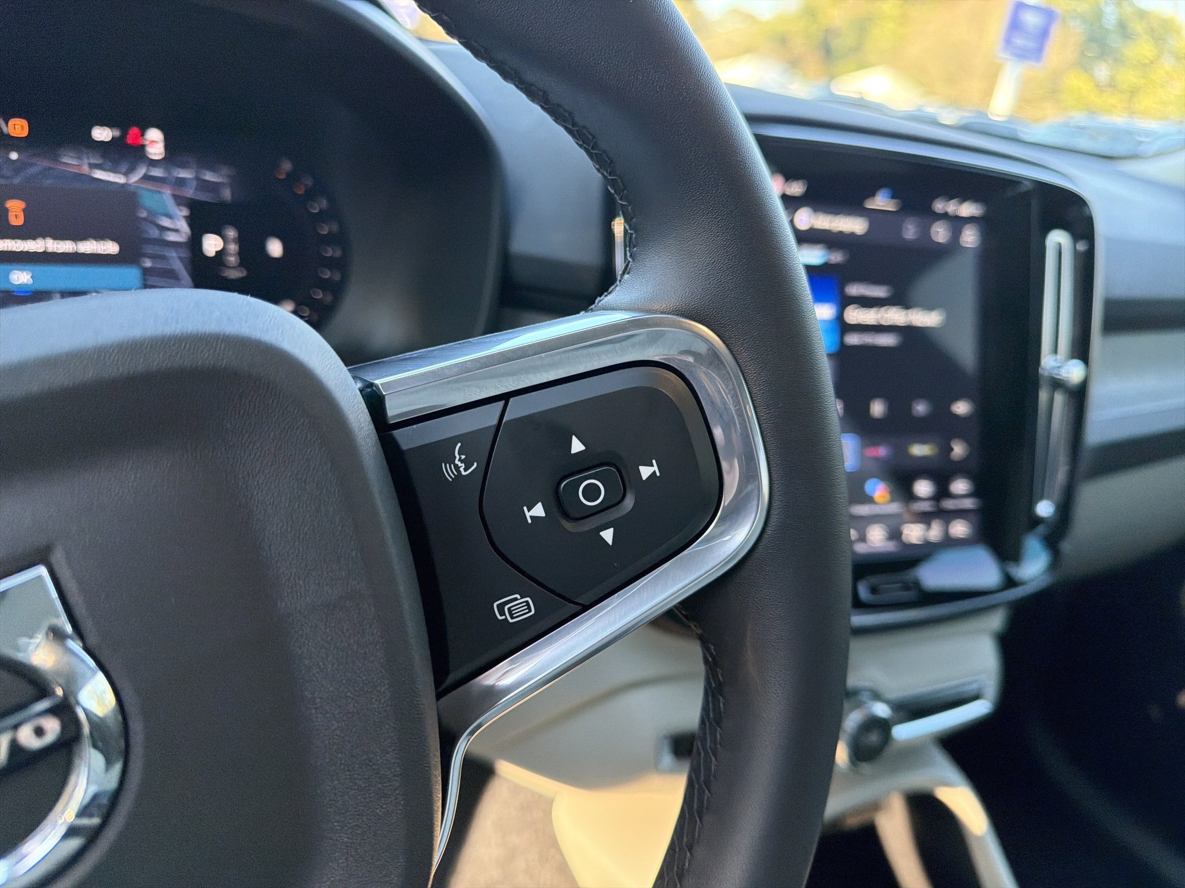 Used 2026 Volvo XC40 B5 Ultra w/ Protection Package Premier image 19