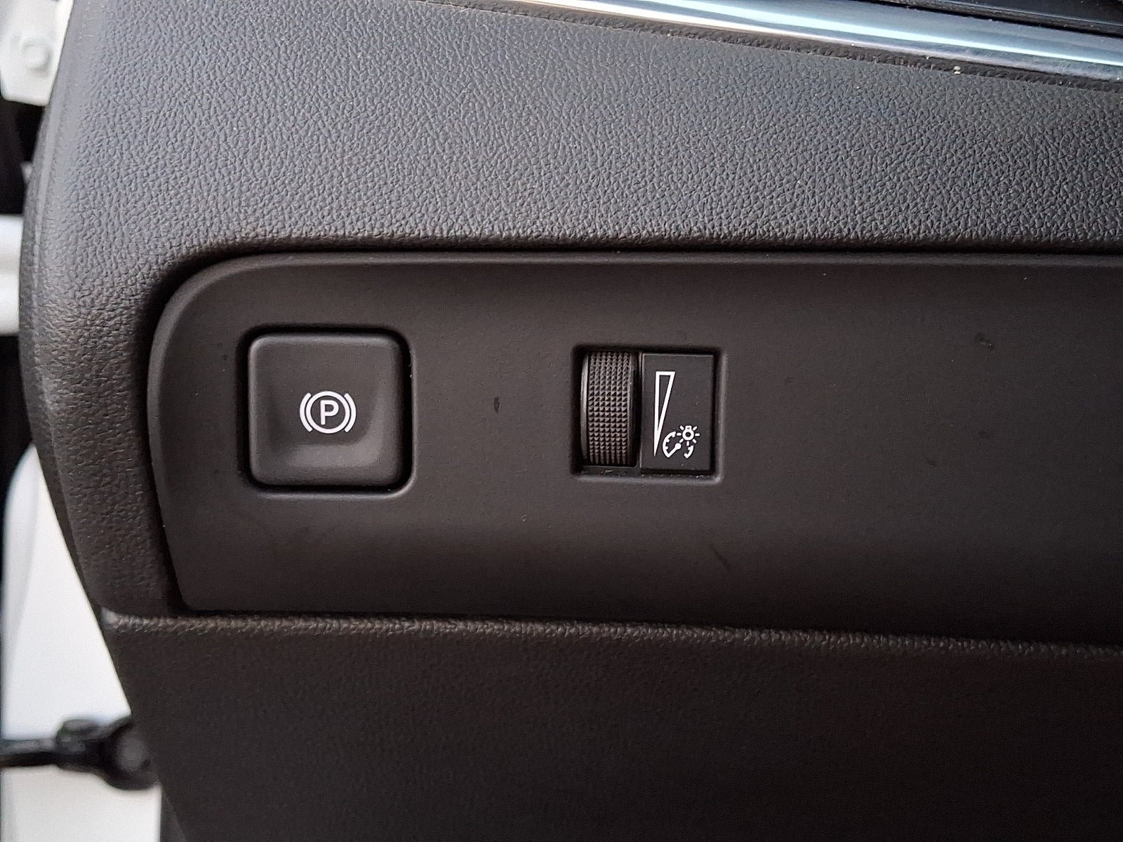 Used 2024 Buick Enclave Essence FWD image 25
