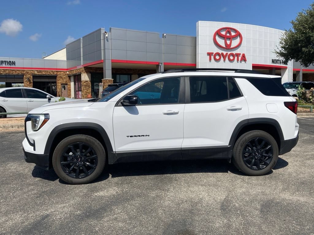Used 2026 GMC Terrain Elevation w/ Elevation Premium Package FWD image 7