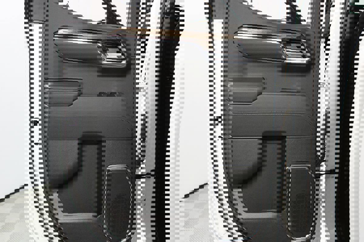 Used 2025 GMC Sierra 1500 Elevation image 26