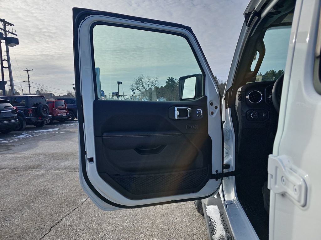 New 2026 Jeep Wrangler Unlimited Sahara AWD/4WD image 12
