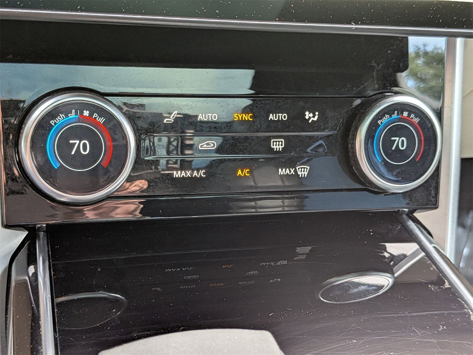 Used 2023 Land Rover Range Rover SE image 25