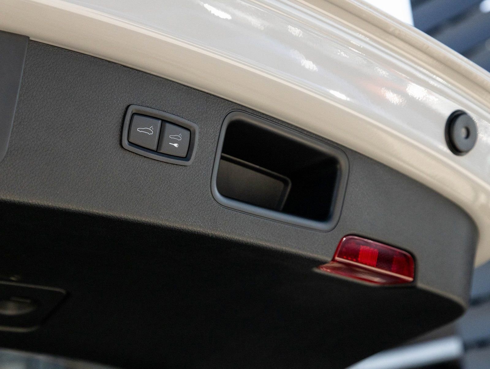 Certified 2026 Porsche Macan image 31