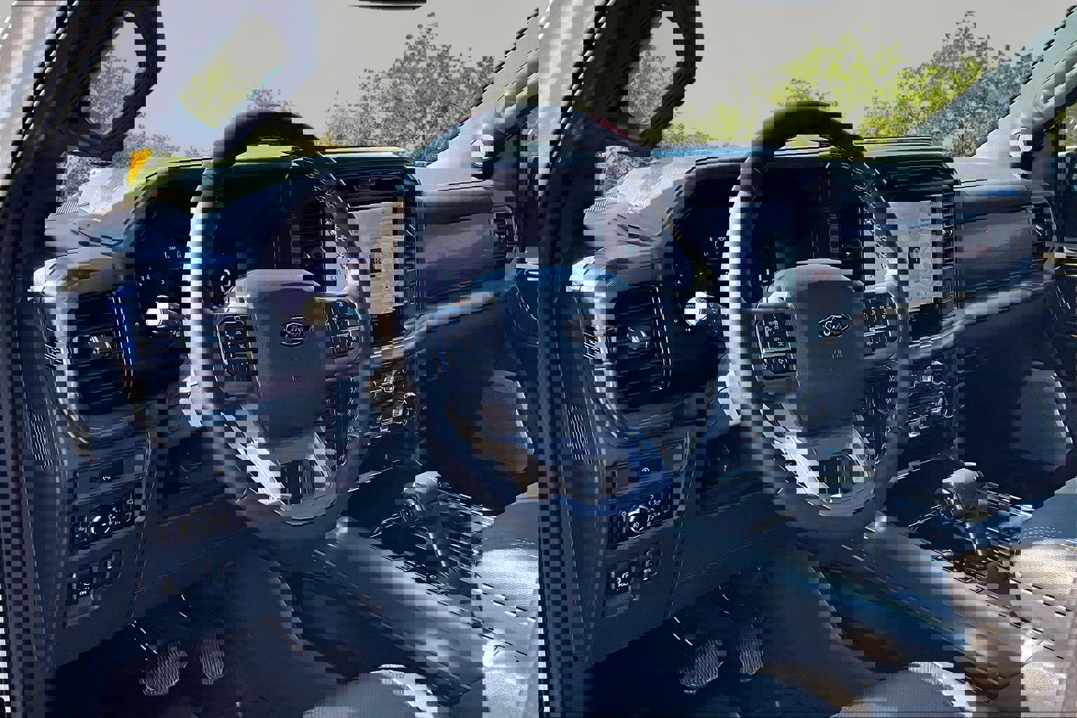 Used 2025 Ford F150 Lariat w/ Equipment Group 502A High image 14