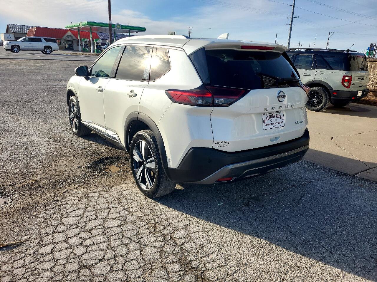 Used 2023 Nissan Rogue SL w/ SL Premium Package image 8