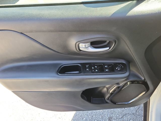 Used 2023 Jeep Renegade Altitude AWD/4WD image 17