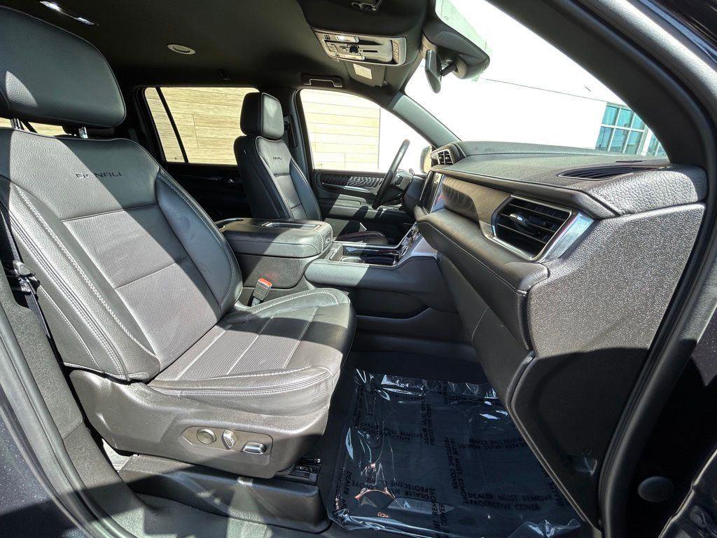 Used 2023 GMC Yukon XL Denali image 15