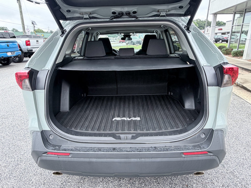 Used 2022 Toyota RAV4 XLE w/ Convenience Package FWD image 9