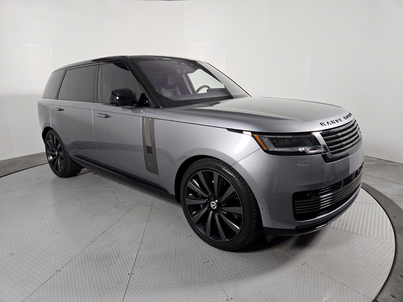 Used 2023 Land Rover Range Rover SV AWD/4WD image 16