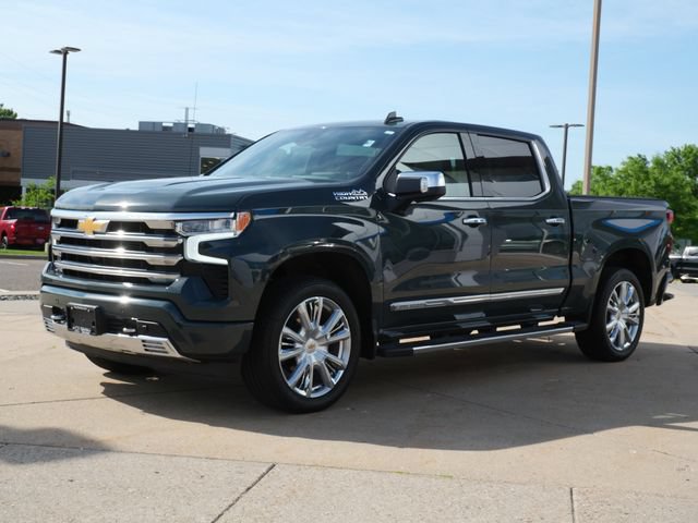 Used 2026 Chevrolet Silverado 1500 High Country w/ High Country Premium Package AWD/4WD image 3