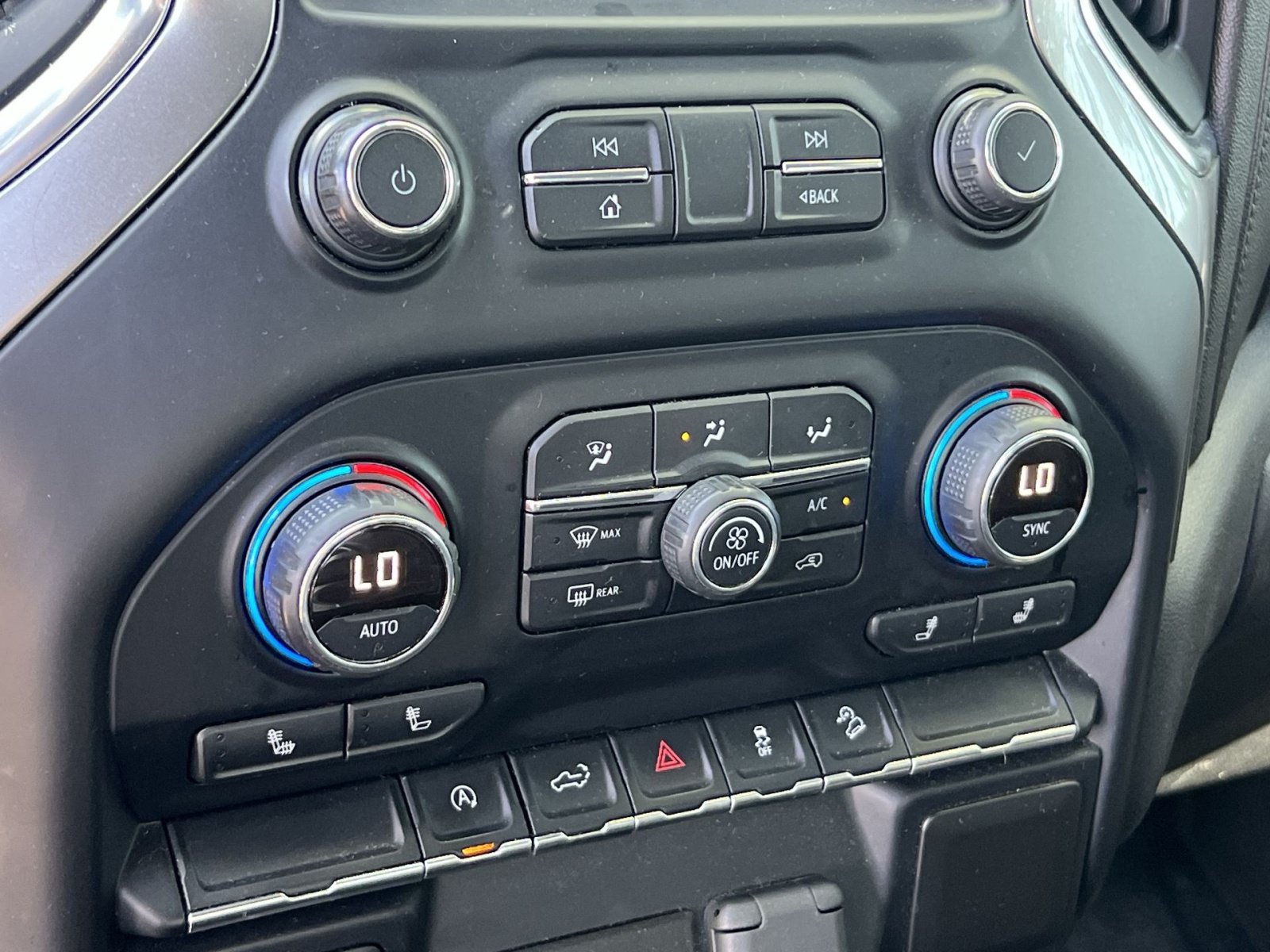 Used 2019 Chevrolet Silverado 1500 LT Trail Boss w/ Convenience Package AWD/4WD image 19