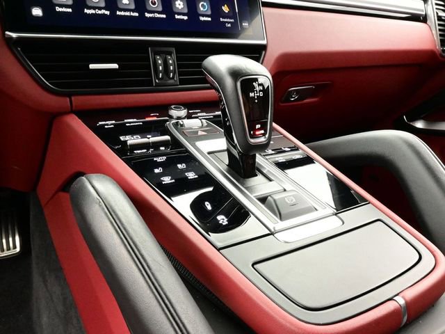Certified 2022 Porsche Cayenne Turbo S image 11