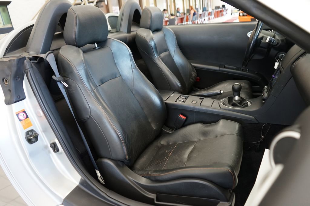 Used 2004 Nissan 350Z Touring RWD image 45