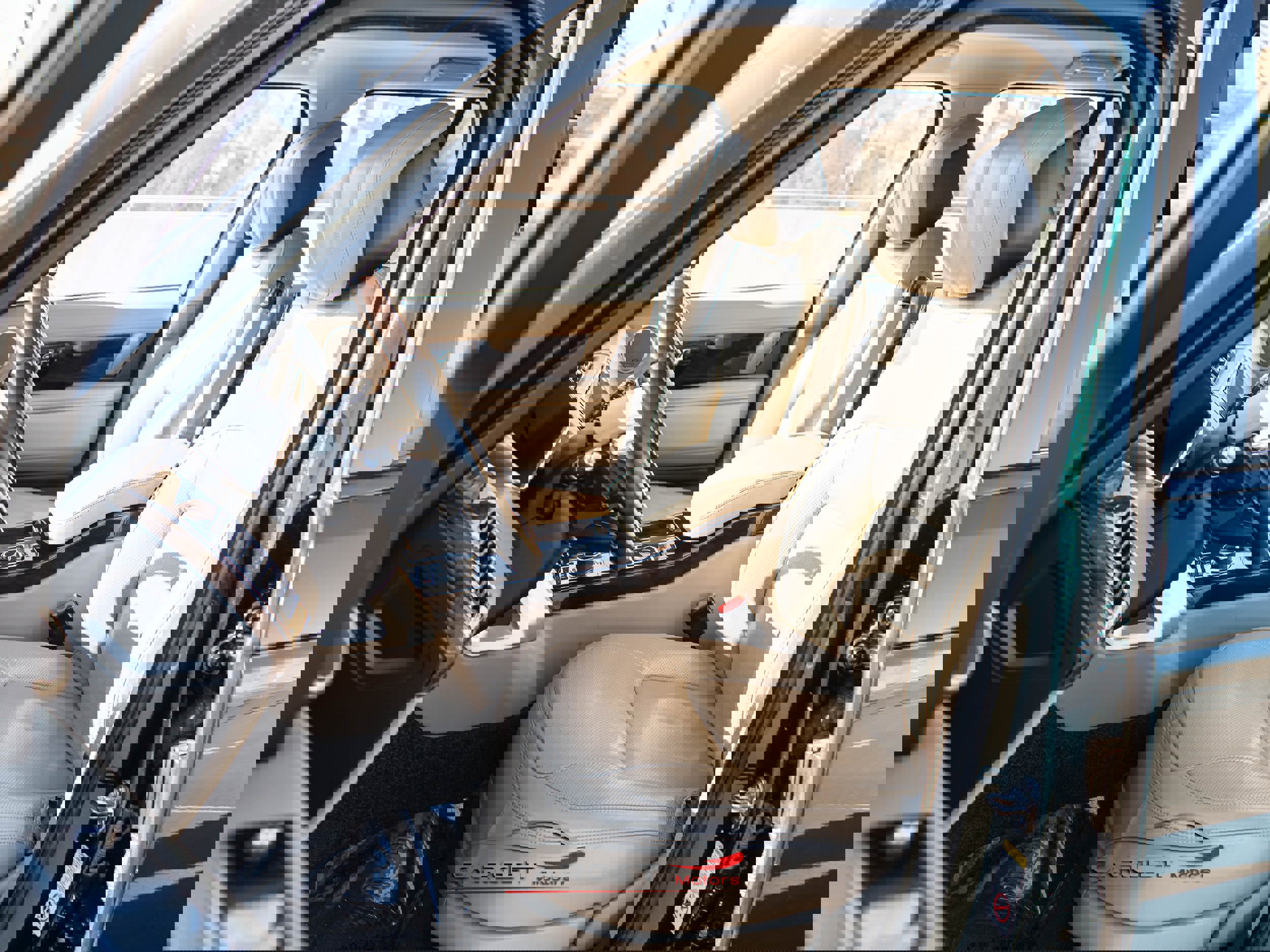 Used 2020 Land Rover Range Rover HSE image 16