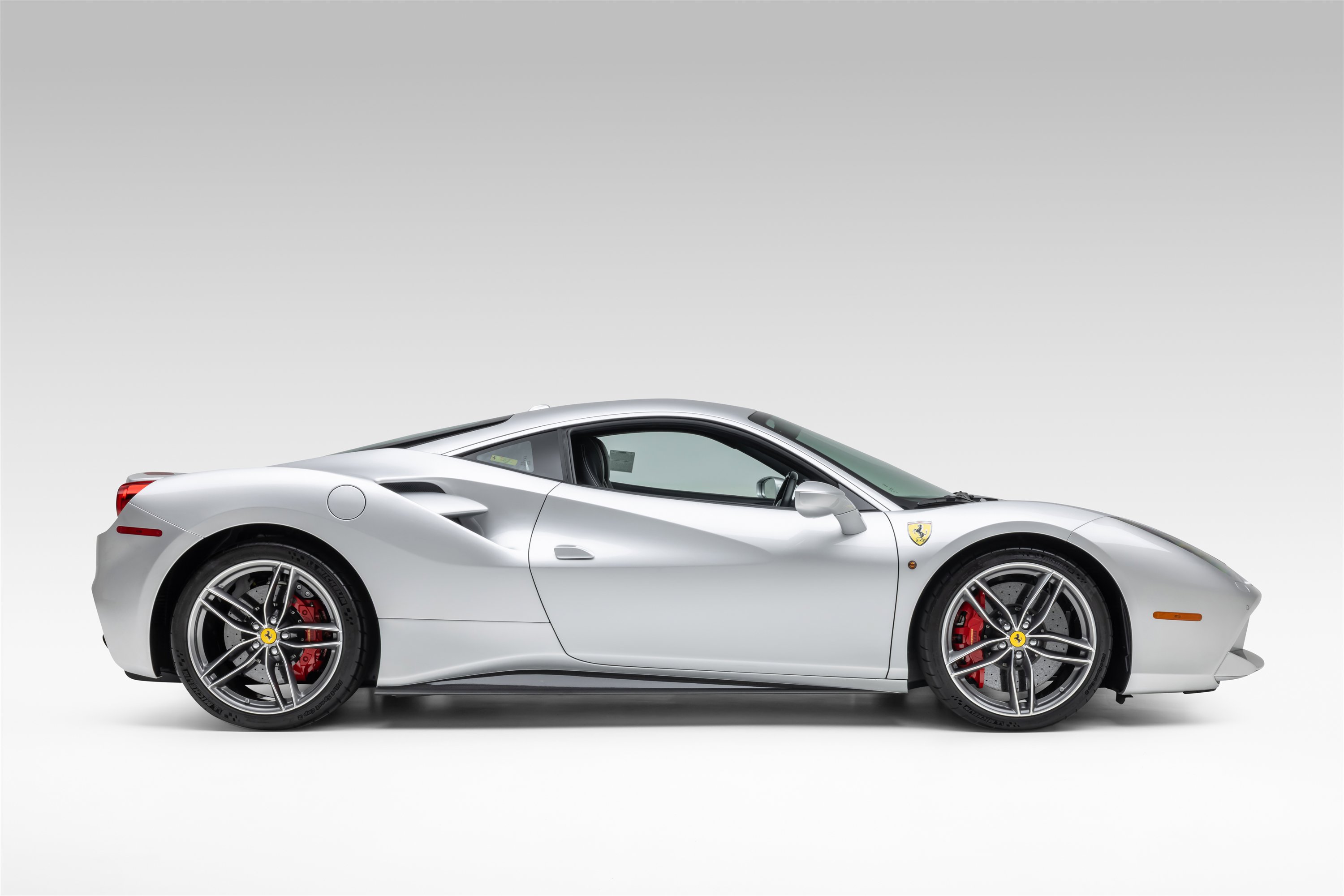 Certified 2018 Ferrari 488 GTB RWD image 9