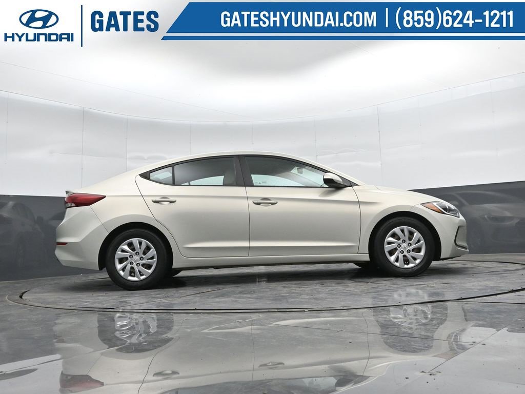 Used 2017 Hyundai Elantra SE w/ Cargo Package image 37