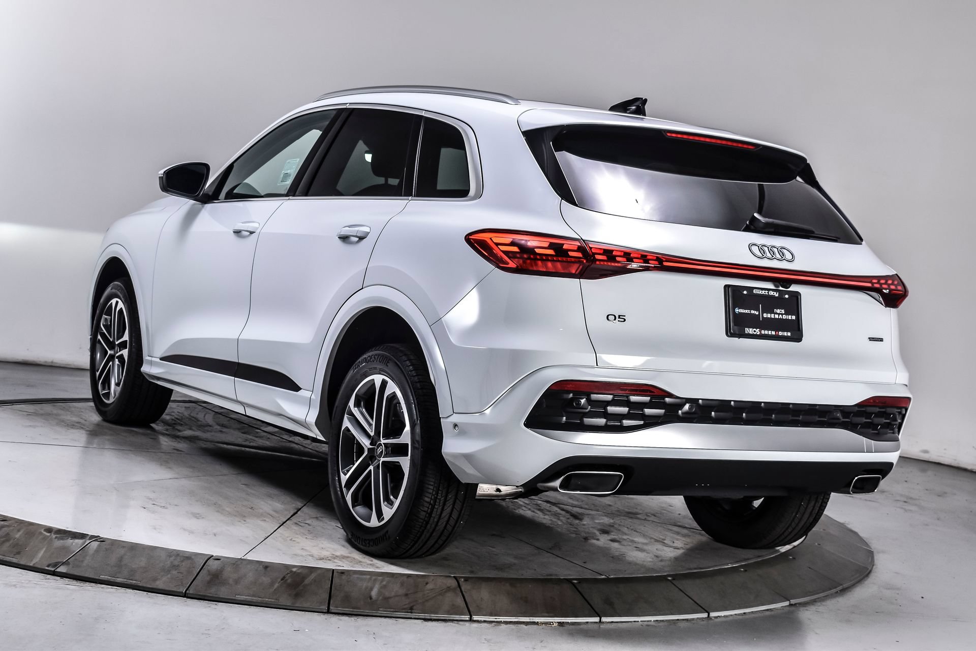 Used 2025 Audi Q5 Premium w/ Convenience Package AWD/4WD image 4