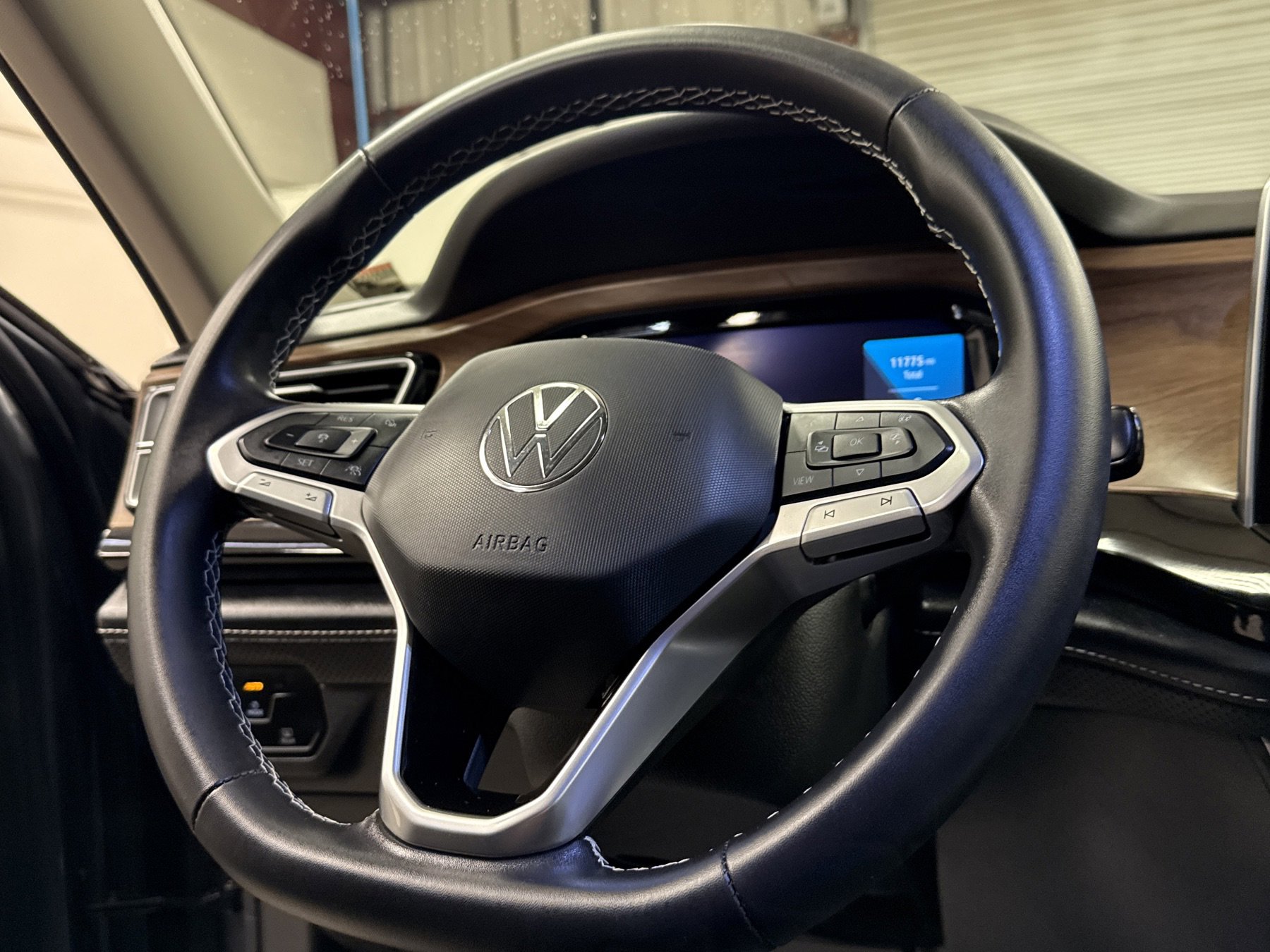 Used 2024 Volkswagen Atlas SE w/ Black Wheel Package image 10