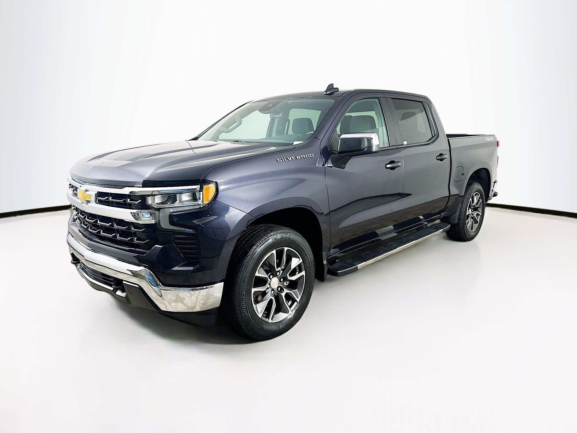 Used 2024 Chevrolet Silverado 1500 LT image 3