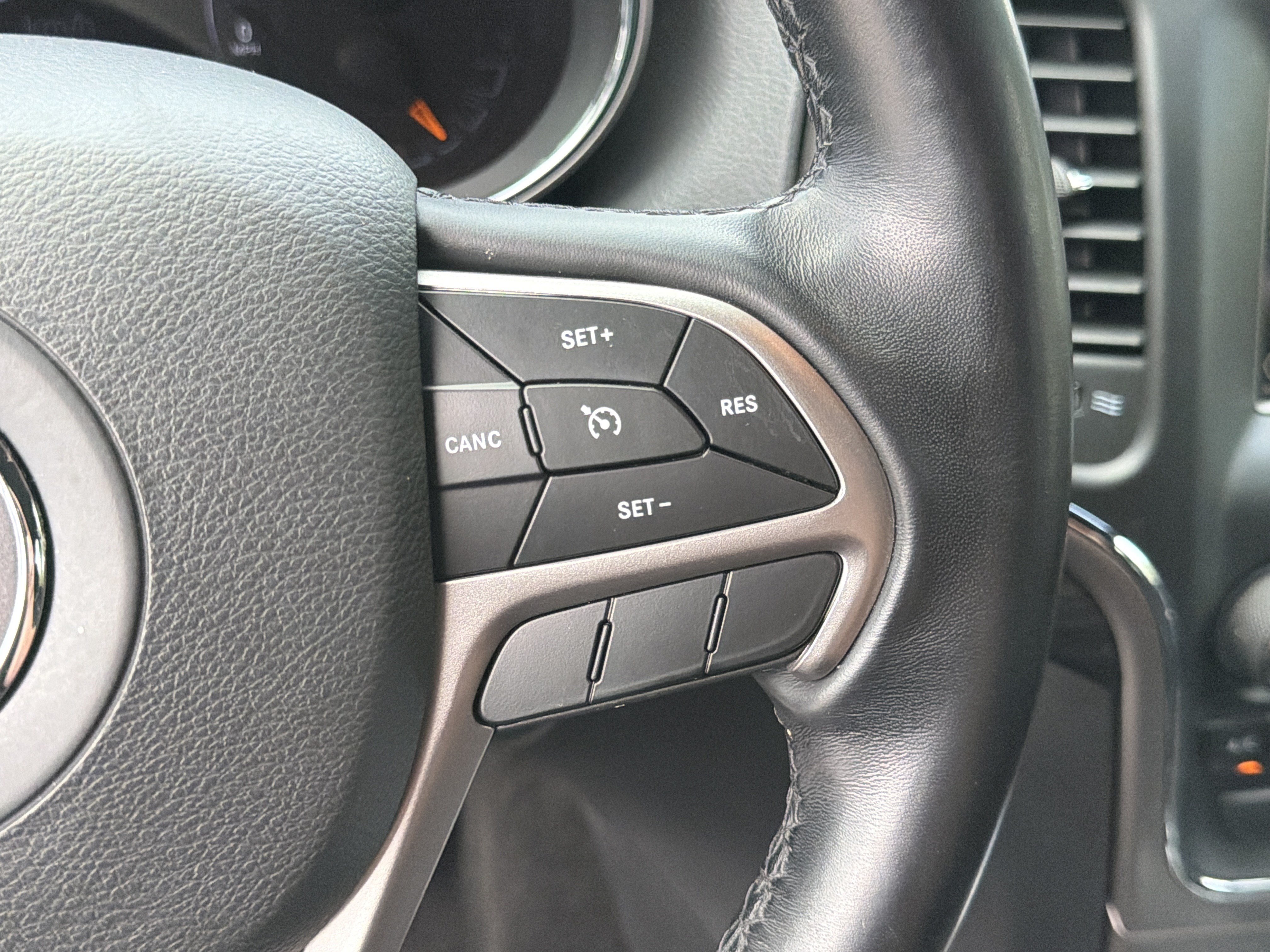 Used 2021 Jeep Grand Cherokee Laredo RWD image 30