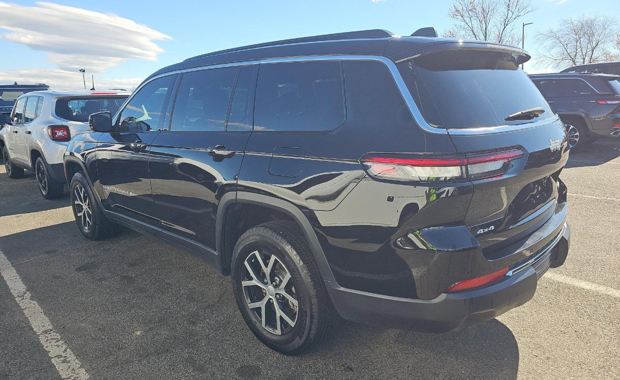 Used 2024 Jeep Grand Cherokee L Limited w/ Luxury Tech Group II image 6