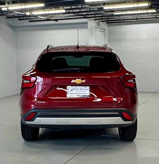 Used 2025 Chevrolet Trax LT w/ LT Convenience Package FWD image 4