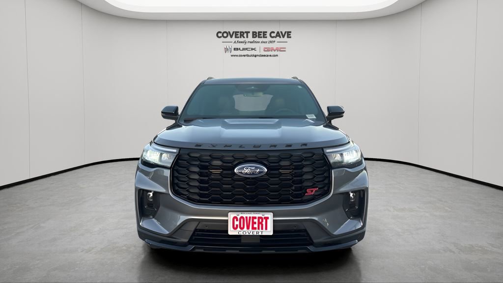 Used 2025 Ford Explorer ST image 2