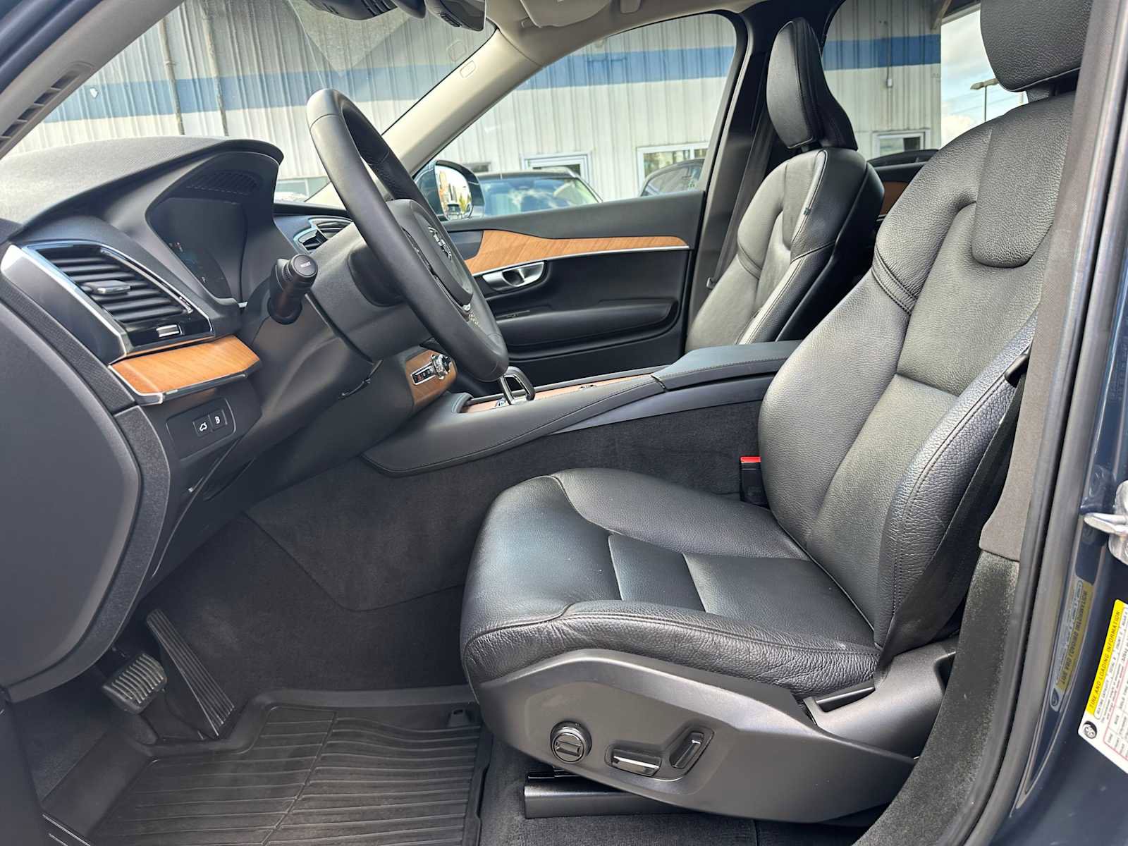 Certified 2023 Volvo XC90 T8 Plus AWD/4WD image 20