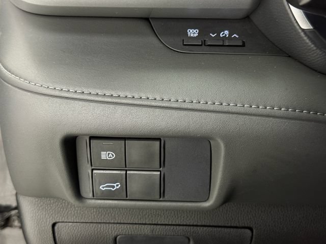 Used 2021 Toyota Highlander XLE FWD image 14
