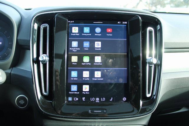 Used 2025 Volvo XC40 B5 Plus image 21