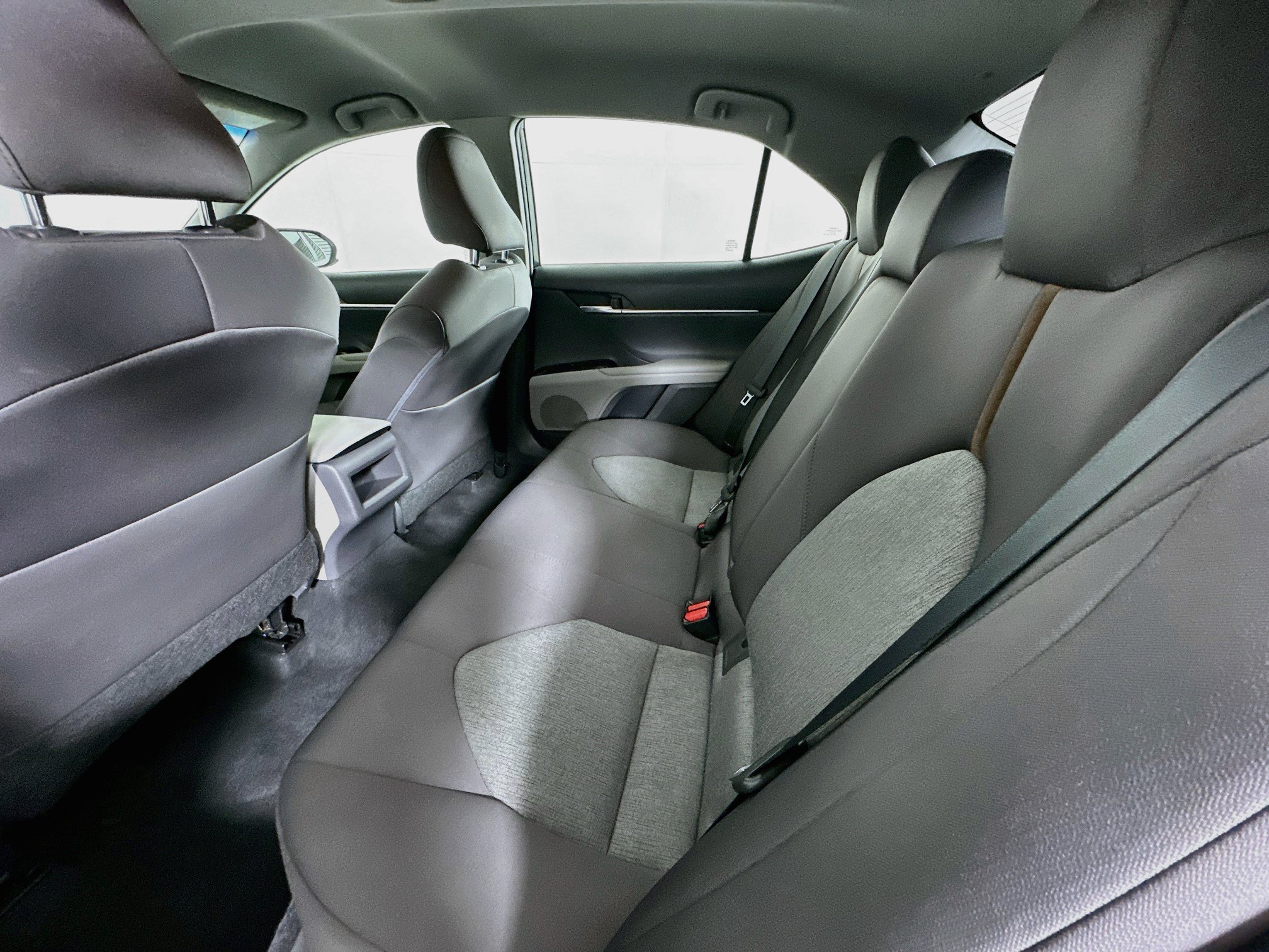 Used 2018 Toyota Camry LE FWD image 26