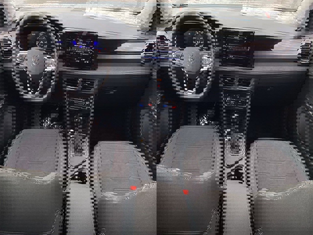 New 2026 Volkswagen Taos SE image 11