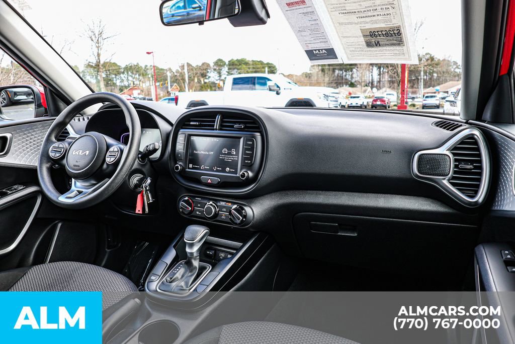 Used 2025 Kia Soul LX w/ LX Technology Package FWD image 31