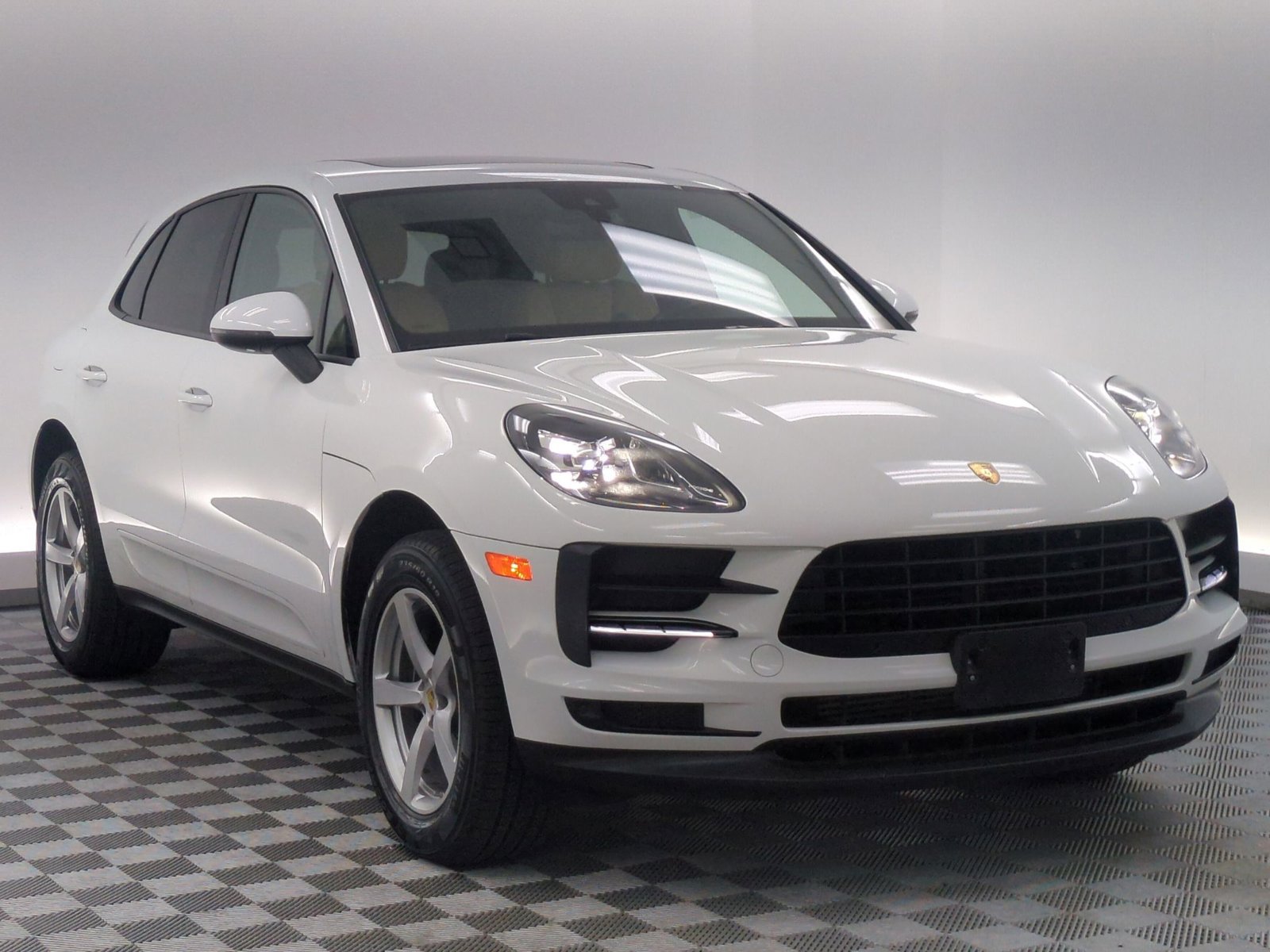 Certified 2020 Porsche Macan AWD/4WD image 7