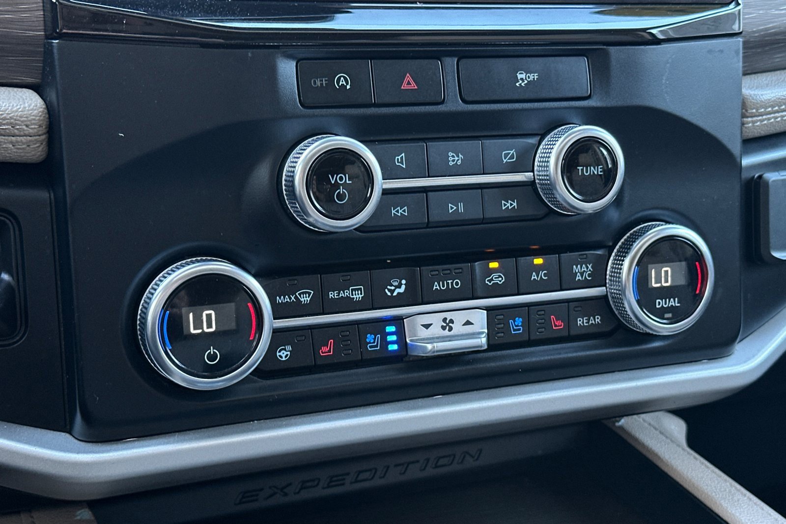 Used 2023 Ford Expedition Max Limited image 21