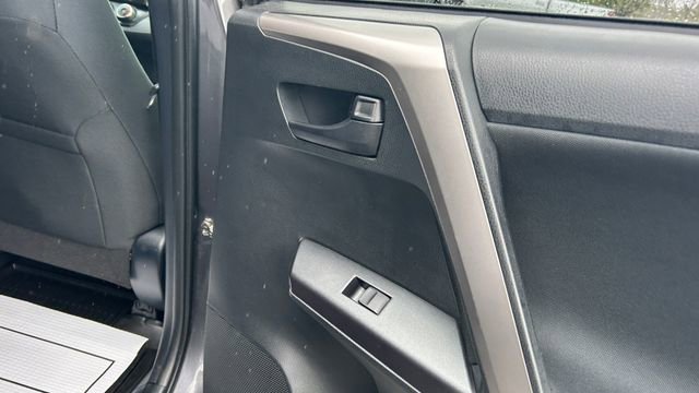 Used 2018 Toyota RAV4 LE w/ All Weather Liner Package AWD/4WD image 40