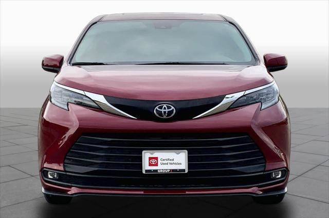 Certified 2026 Toyota Sienna XLE FWD image 4